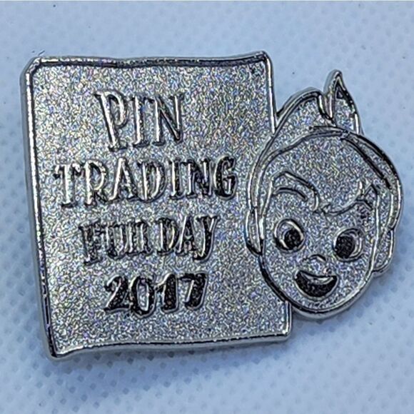 🩵NWOT Peter Pan Trading Fun Day 2017 Collection Trading/Lapel Pin - Picture 2 of 5